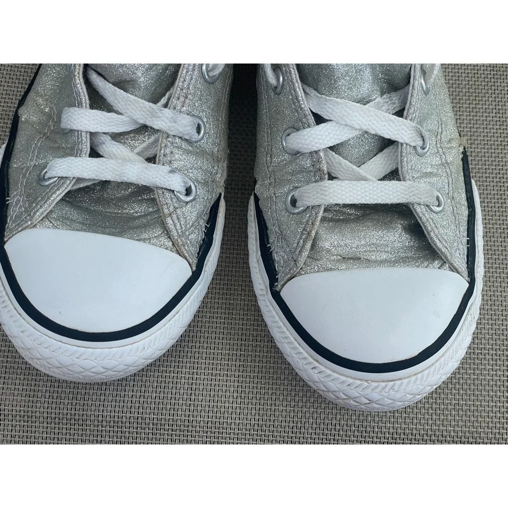 Converse Chuck Taylor All Star Kids Size 2 Silver Glitter Good Low Top Sneakers